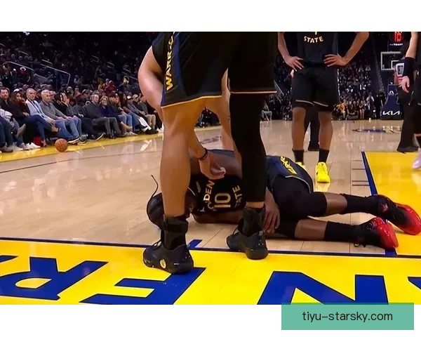 巴特勒伤退库里领勇士大胜热火