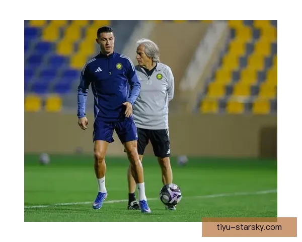 C罗回归领衔利雅得胜利训练照